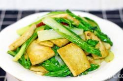 The method of stir frying dried tofu with bok choy