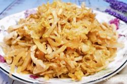 How to stir fry meat with pickled Chinese cabbage