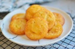 The method of making fried potato cakes