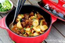 The recipe for stewed beef with taro and cherry tomatoes