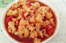 The method of stir frying cauliflower with tomatoes