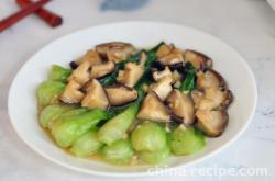 Recipe for mushroom sauce and green vegetables