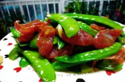 The method of stir frying lotus beans with sausage