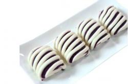 The method of making purple sweet potato rolls