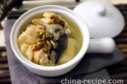 The method of stewing chicken with Dendrobium officinale