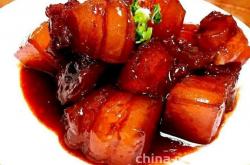 Kwai Braised pork belly in Brown Sauce