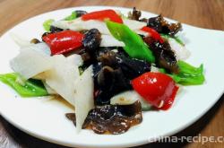 The method of stir frying yam with black fungus