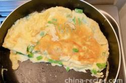 The recipe for frying eggs with green beans