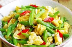 The method of stir frying green beans with eggs