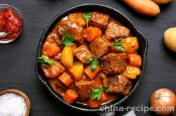 The recipe for stewing beef, carrots, and potatoes