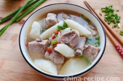 The method of stewing pork ribs with yam