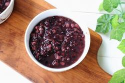 The practice of red bean and black rice porridge