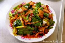 How to stir fry Twice cooked pork with garlic