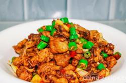 The method of making spicy stir fried diced chicken