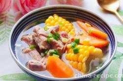 Preparation of Cantonese style Carrot Corn Fan Bone Soup