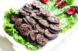 The method of pan frying Northeastern blood sausage