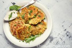 The method of making fragrant fried lotus root cake