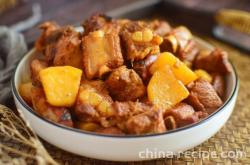 The recipe for braised potato pork ribs