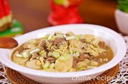 The recipe for Korean style beef rice cake soup