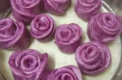 Preparation of Mantou with purple potato and rose