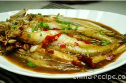 The method of braised dragon head fish