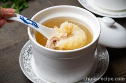 The recipe for fish gelatin chicken claw soup