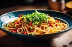 The method of mixing scallion oil with noodles