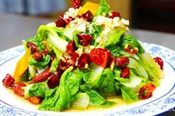 The recipe for spicy peanuts and Chinese cabbage