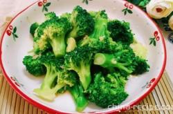 The recipe for garlic paste and broccoli