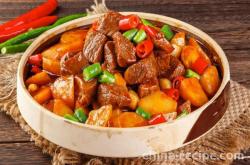 The method of cooking beef with potatoes