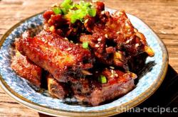 The recipe for home cooked braised pork ribs