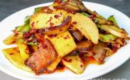 The method of stir frying cured meat with winter bamboo shoots