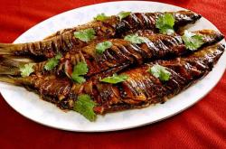 The recipe for braising green fish in soy sauce