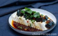 The practice of goldfish Century egg tofu