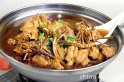 The recipe for stewing chicken with tea tree mushrooms