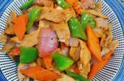 The method of stir frying vegetarian chicken wings