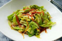 The method of making oyster sauce wrapped vegetables