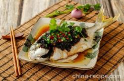 The method of steaming Wuchang fish