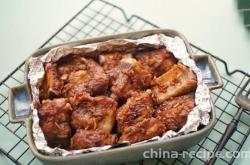 The method of baking pork ribs with tin foil