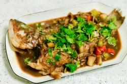 The recipe for braised sea bass