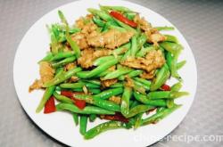 The method of stir frying pork with green beans