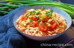 The method of mixing tomato noodles