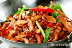 The method of stewing fresh mushrooms in a dry pot