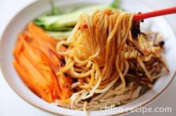 Method of covering cucumber and carrot noodles