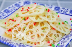 The method of making vinegar soaked lotus root slices