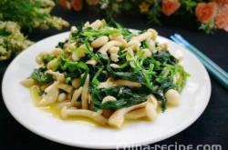 Method for stir frying spinach and white jade mushrooms