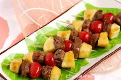 The method of stir frying beef tenderloin with apples