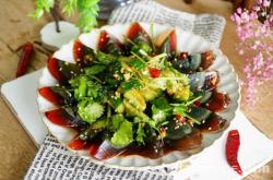 How to mix cucumber with Century egg