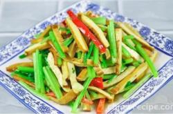 The method of stir frying celery until fragrant and dried