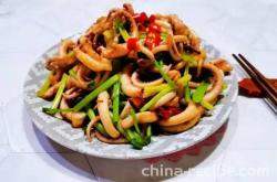 The method of stir frying squid whiskers with chili peppers